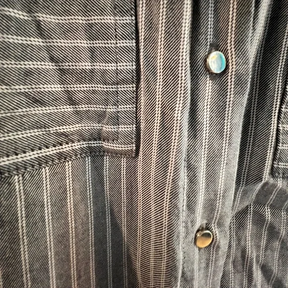 Dynamite Striped Button-down Blouse - Picture 4 of 4